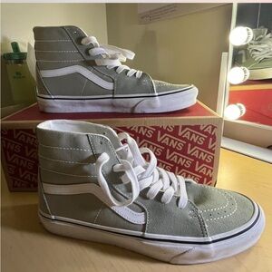 Green high top vans. Men 10